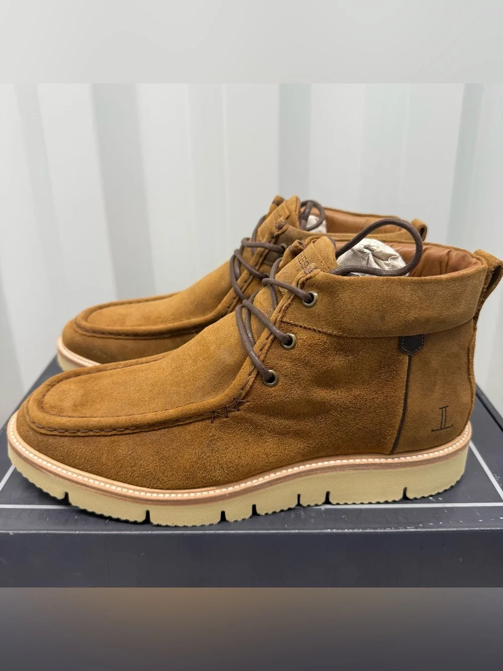 Lucchese Shoes Men’s Suede Vibram Vi-Lite Eye Chukka Size 11.5 Cognac NIB